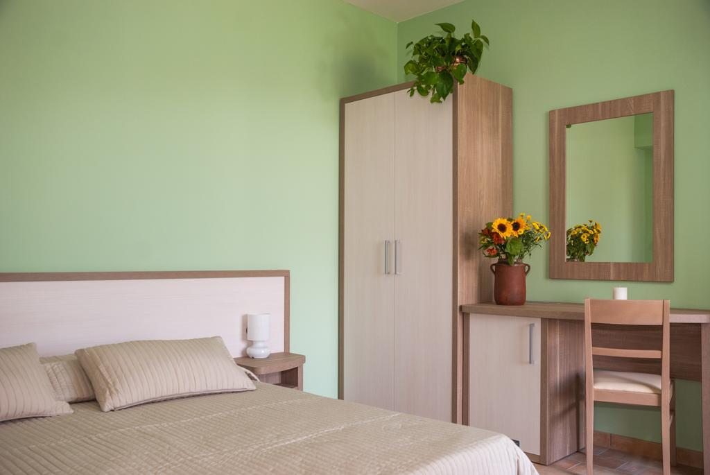 Casa Delfico Ristoro In Famiglia Casa de hóspedes Teramo Quarto foto