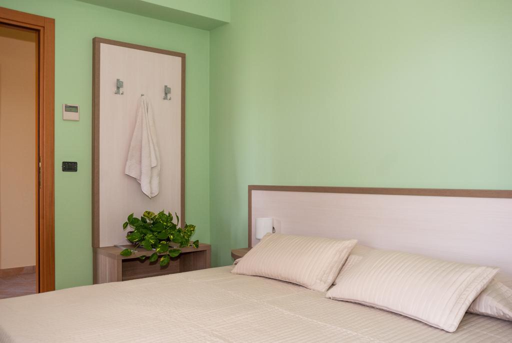 Casa Delfico Ristoro In Famiglia Casa de hóspedes Teramo Quarto foto